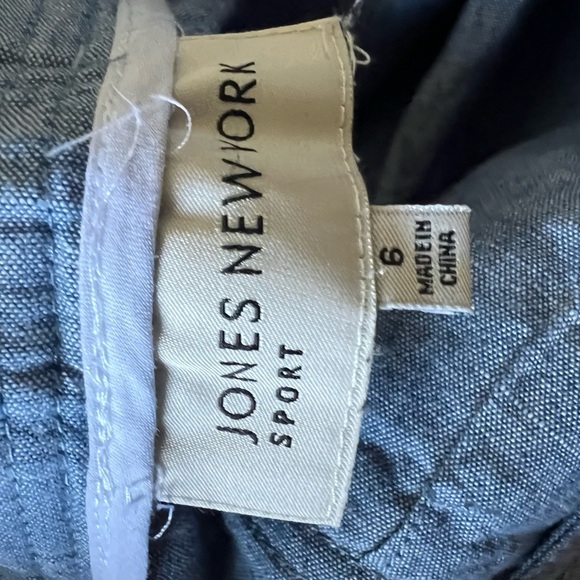 Jones New York Chambray Capris - Picture 6 of 8